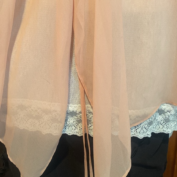 Robbi & Nikki Layered Tank Top - Picture 4 of 8